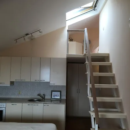 Apartman Lili * 포드고리차